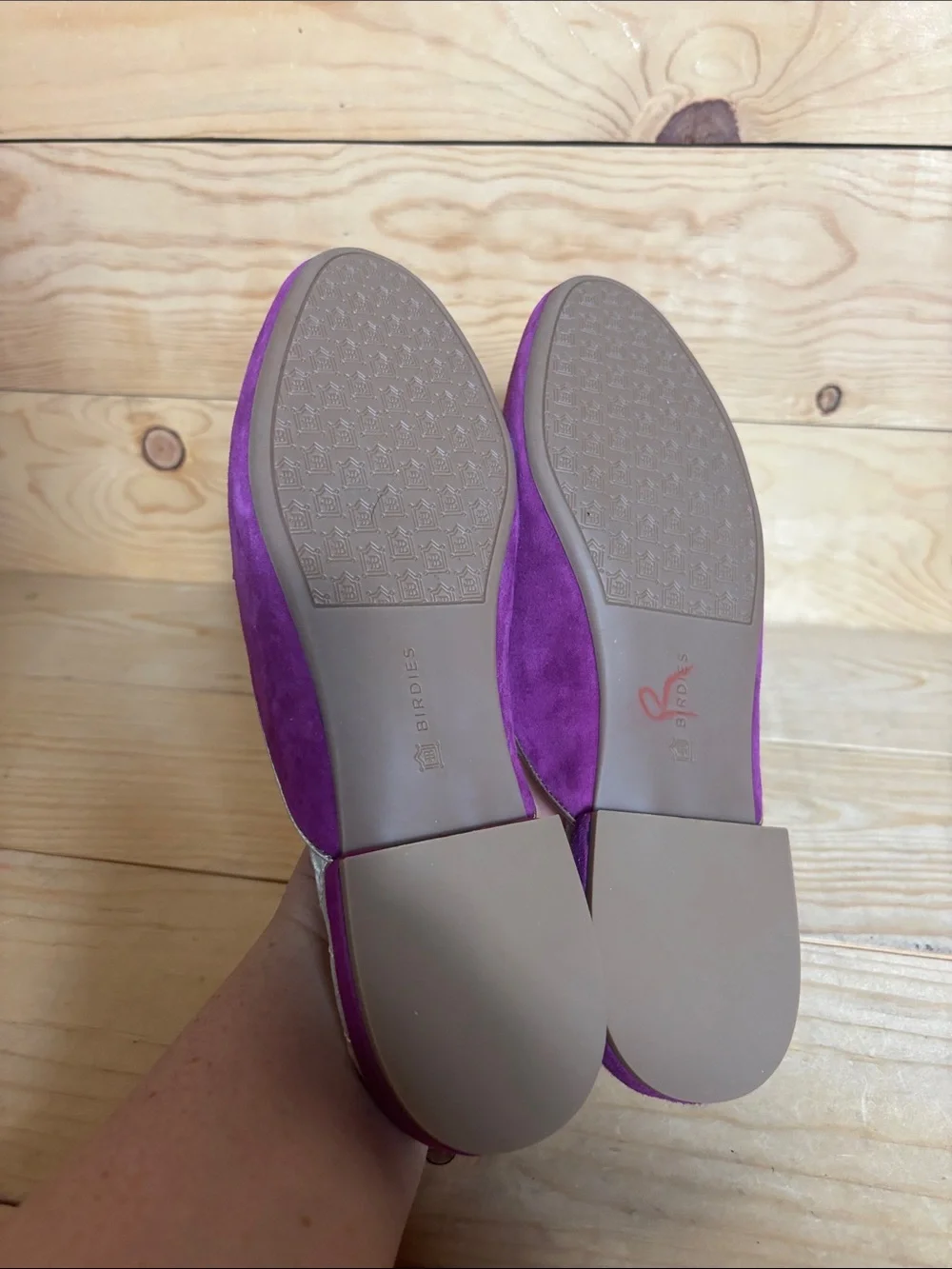 NWOT Birdies Phoebe Berry Magenta Suede and Gold slides size 10